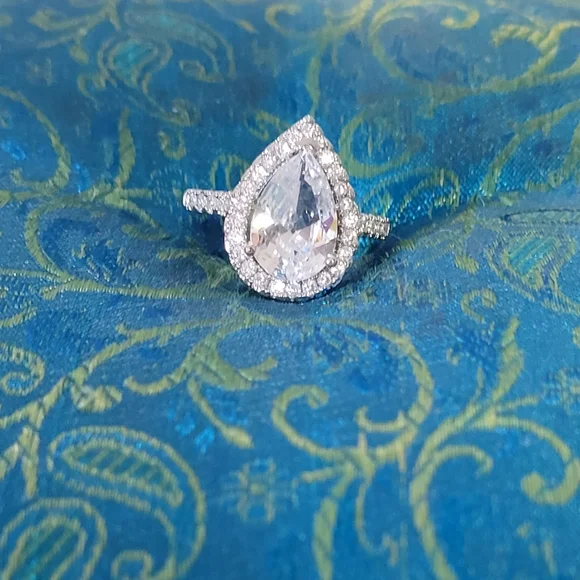 925 Sterling Silver Teardrop Shaped White Zircon Ring - Picture 5 of 6